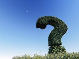 Zmęczone nogi pod biurkiem – jak wspierać krążenie w trakcie pracy
